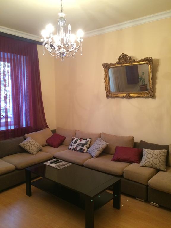 Apartment On Hanrapetutyan Street Erivan Exterior foto