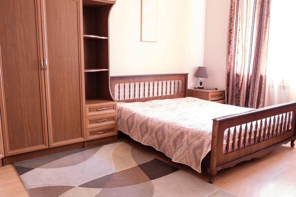 Apartment On Hanrapetutyan Street Erivan Exterior foto