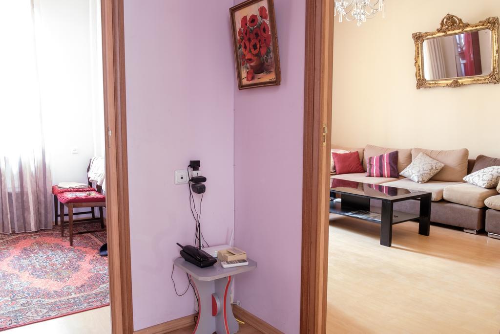 Apartment On Hanrapetutyan Street Erivan Exterior foto