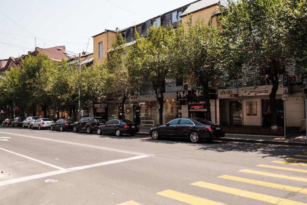 Apartment On Hanrapetutyan Street Erivan Exterior foto